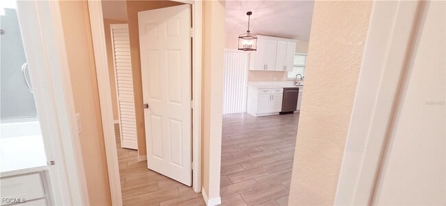 Building Photo - 930 SW 34th St