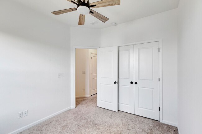 Building Photo - Recess Pointe’s One and Only Duplex! 3 Sto...