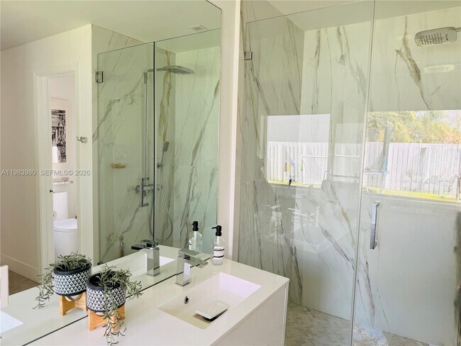 Building Photo - 646 Stanton Dr