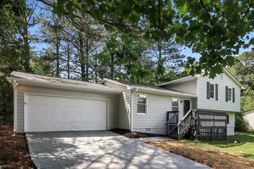 Building Photo - 585 Cedar Ct