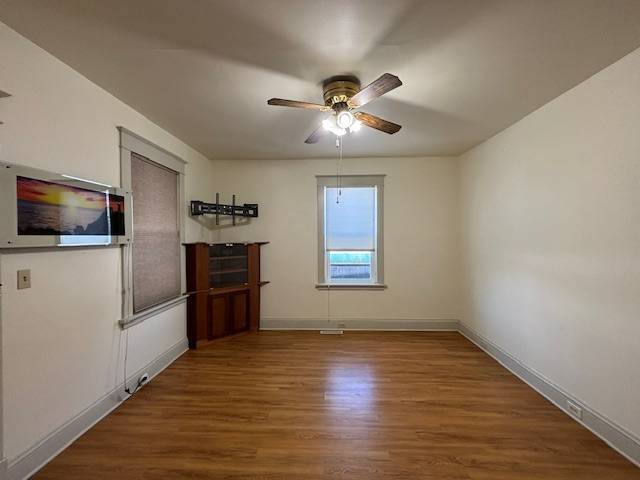 Building Photo - 527 Alexander St