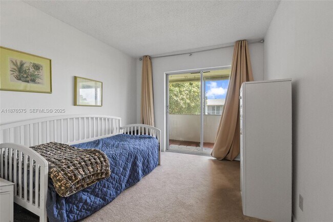 Building Photo - 431 Markham S