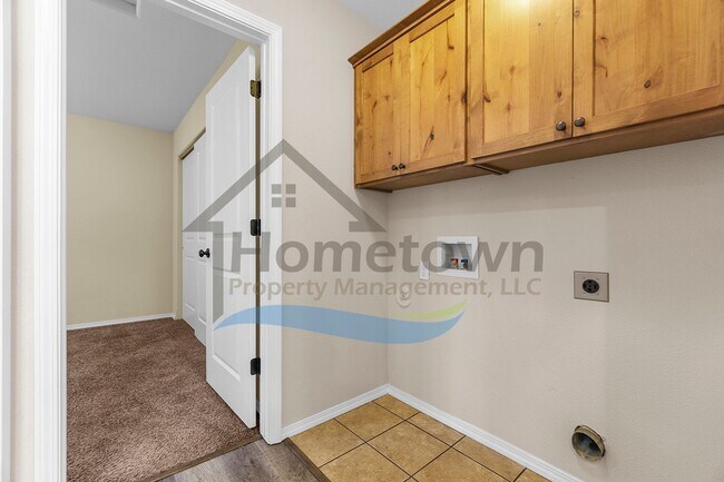 Building Photo - 2 Bedroom 1 Bath Home with Off-Street Parking Available in Coeur d'Alene!