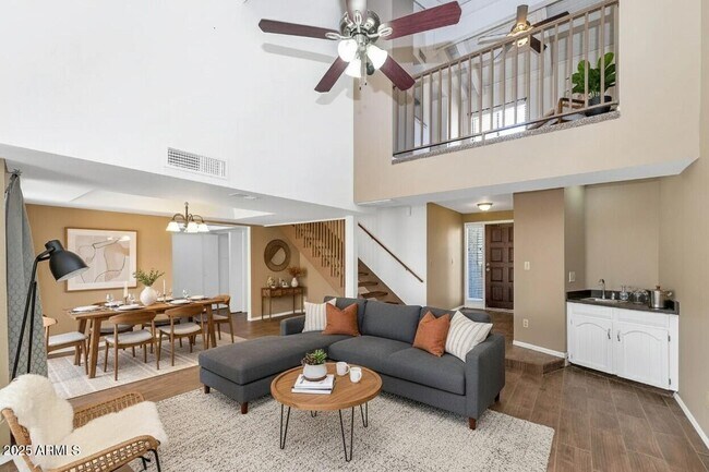 Building Photo - 5726 N 10th St