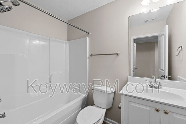 Building Photo - 1468 Collins Dr