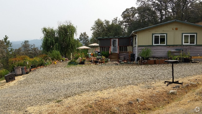 Building Photo - 15915 Vierra Rd
