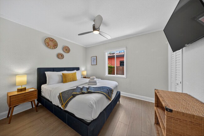 Building Photo - 510 NE 8th Ave