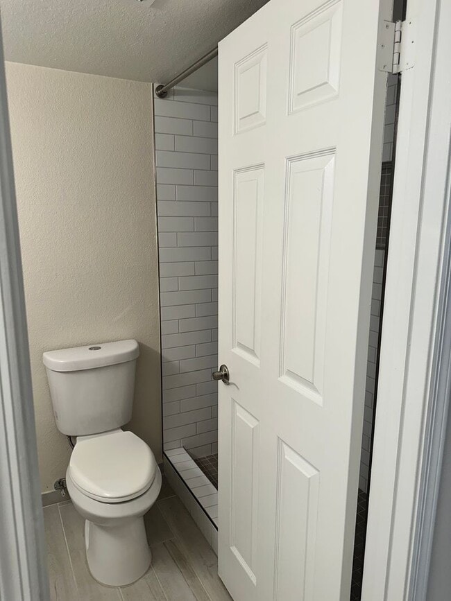 Building Photo - Stunning & Spacious 2 BR / 2.5 BA Townhome – Move-In Ready!