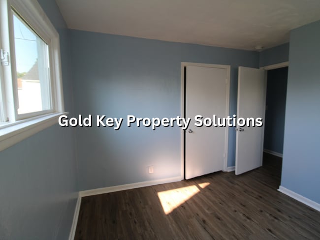 Building Photo - 3 BR 1 BA House in the Meadowbrook Area (S...