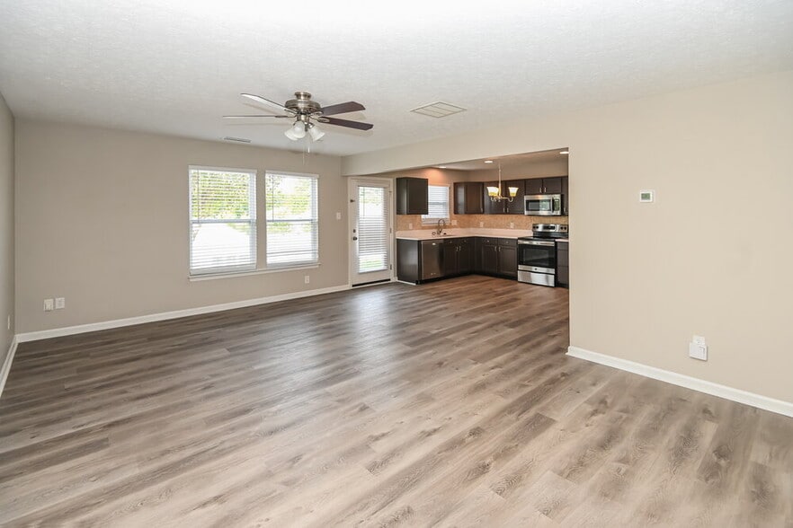 Building Photo - 831 Littleton Dr