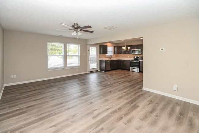 Building Photo - 831 Littleton Dr