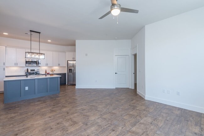 Building Photo - Downtown Asheville Apartment!