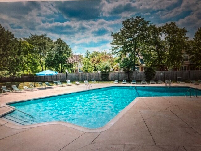 Building Photo - 2150 Valencia Dr