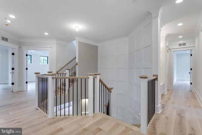 Building Photo - 5615 McLean Dr