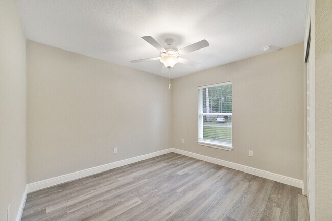Building Photo - 10 Redwood Trace Ln