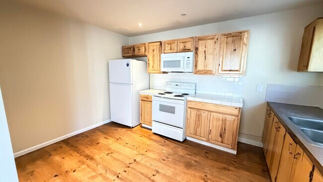 Building Photo - 23410 CA-243