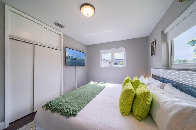 Building Photo - 2101 N 52nd Ave