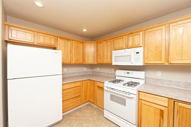 Building Photo - 4 Bedroom Home
