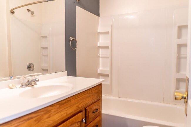 Building Photo - 1105 Hamilton Way