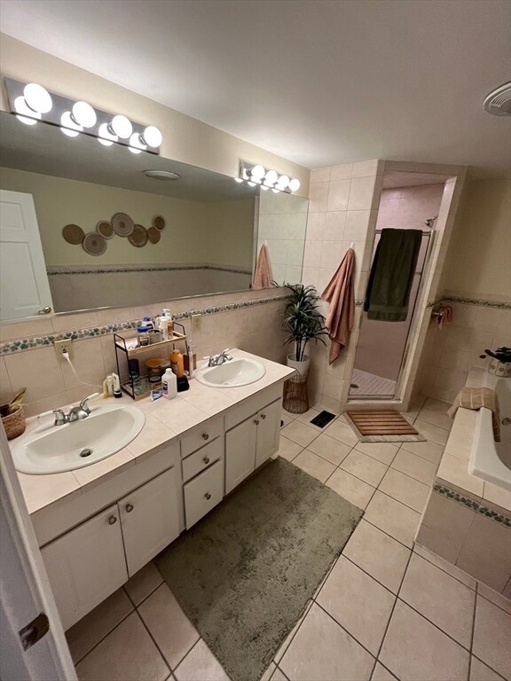 Building Photo - 554 E Broadway