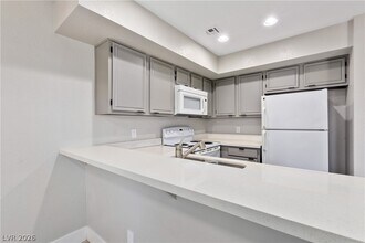 Building Photo - 2220 Pine Breeze Ln