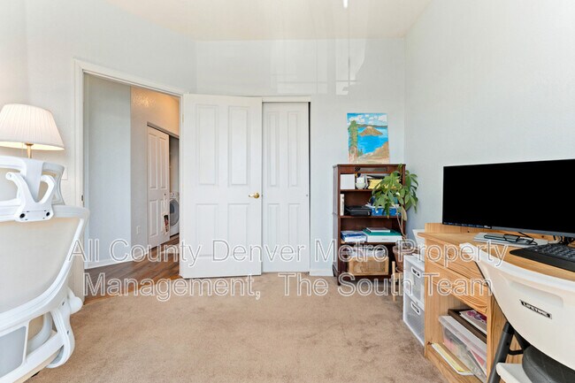 Building Photo - 8427 S Hoyt Way