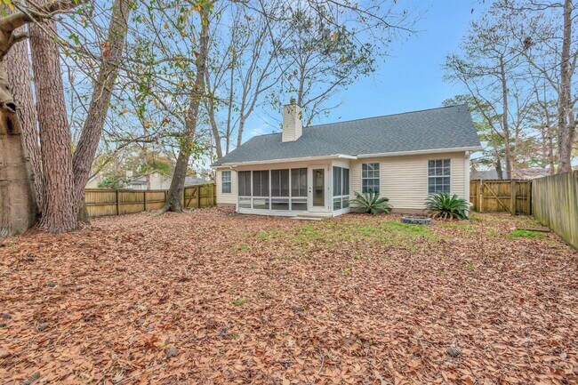 Building Photo - The Lakes