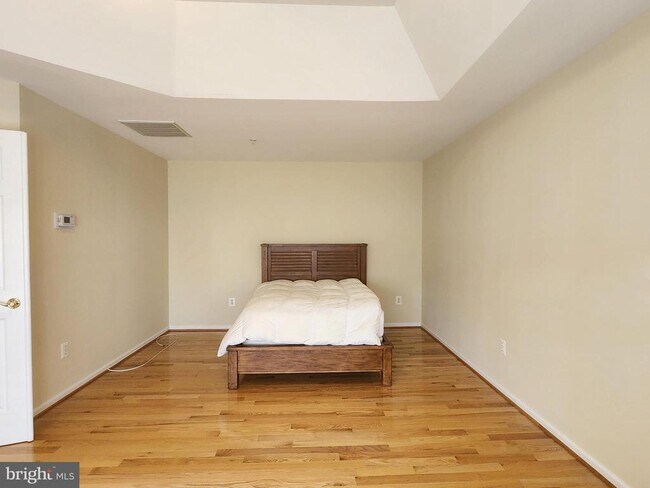 Building Photo - 917 Crestfield Dr