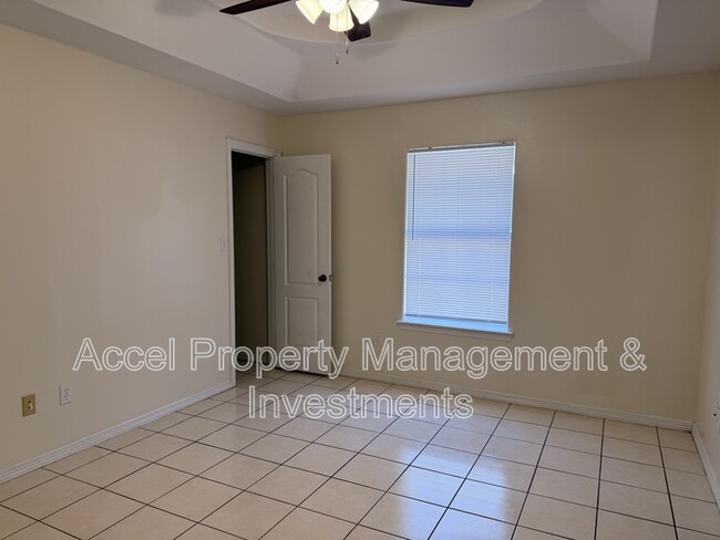 Building Photo - 1601 E Coyote St