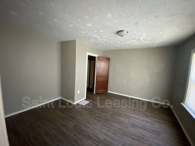 Building Photo - 3745 Dixie Dr