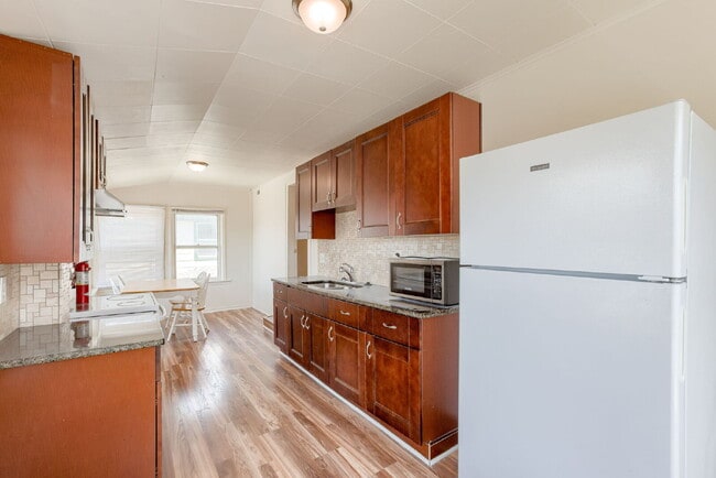 Building Photo - Blackstone Duplex