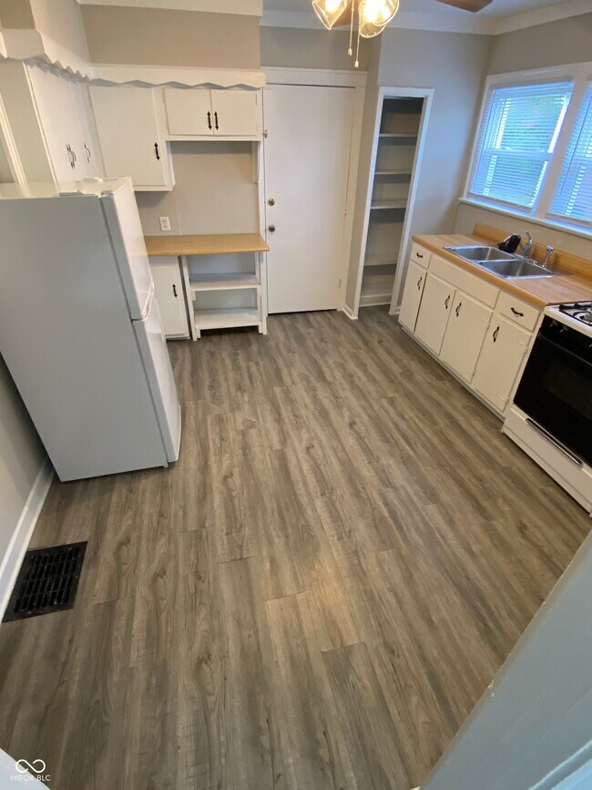 Building Photo - 5338 Winthrop Ave