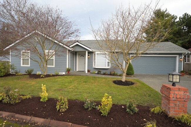 Primary Photo - Charming 3 Bed, 2 Bath Home in Summer Bree...