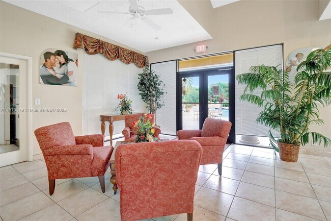 Building Photo - 9999 Summerbreeze Dr