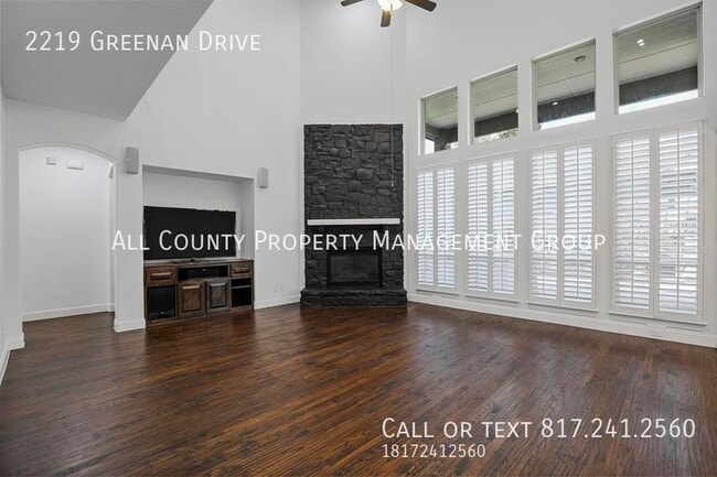 Building Photo - 2219 Greenan Dr