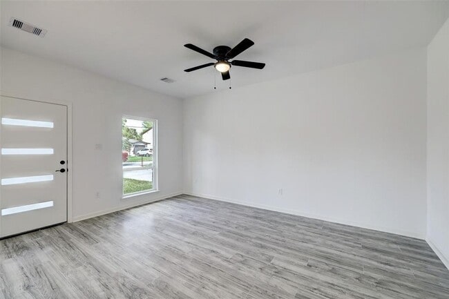 Building Photo - 310 Connecticut St