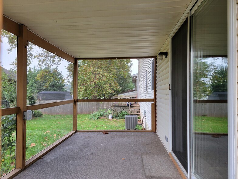 Building Photo - 119 Tom Ave