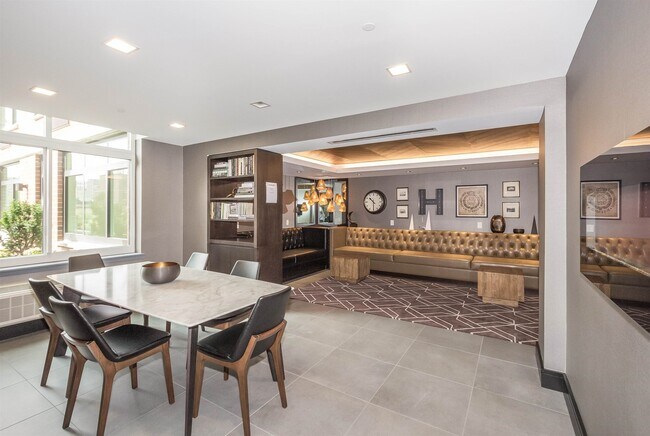 Building Photo - 1450 Washington St