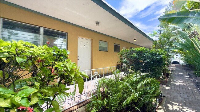 Building Photo - 145 N Shore Dr