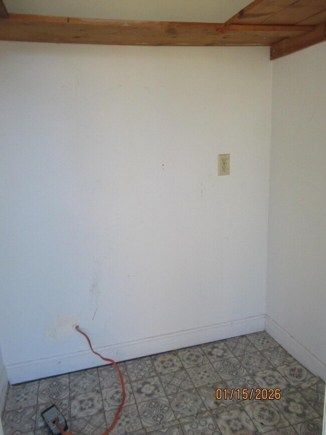 Building Photo - 326 W Hampton Ave