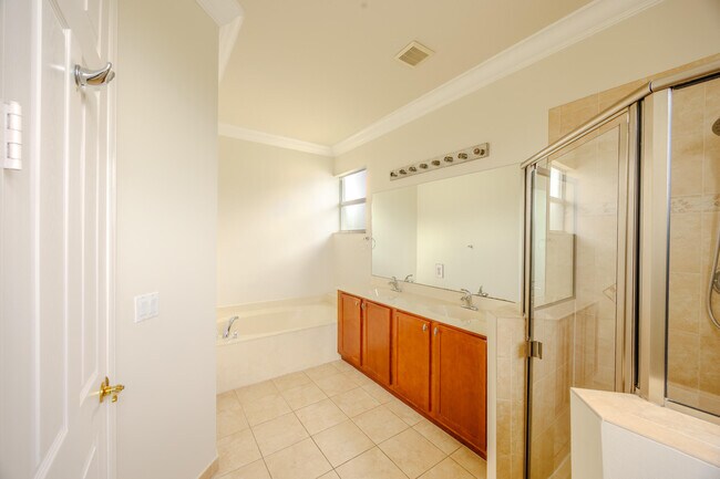 Building Photo - 2267 NW Padova St