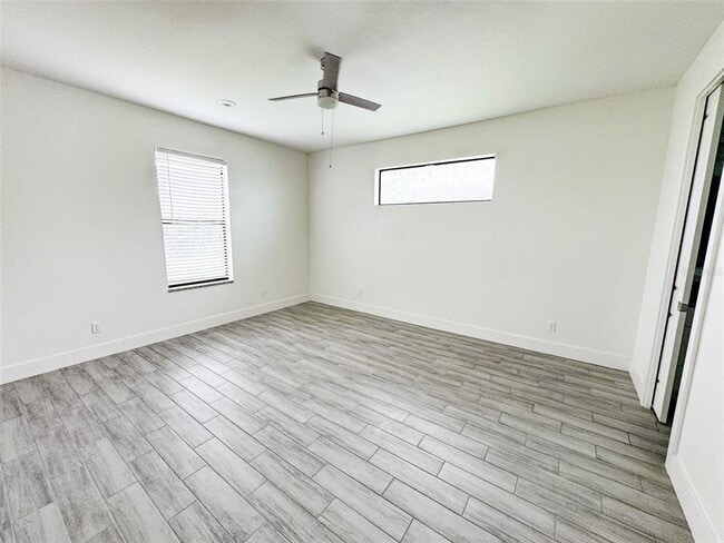Building Photo - 2301 Magdalina Dr