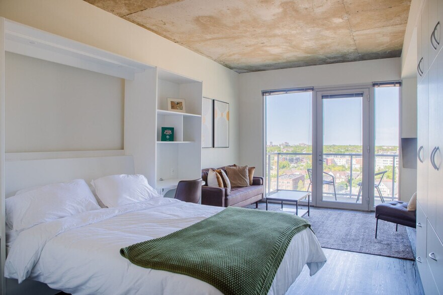 Building Photo - 1840 N Farwell Ave