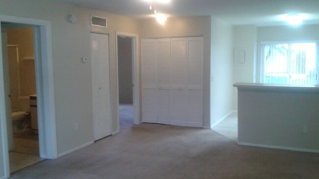 Building Photo - 3651 N Goldenrod Rd