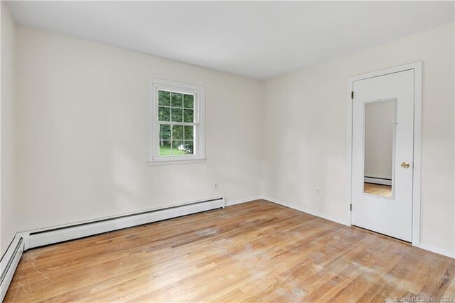 Building Photo - 4 Cranbury Woods Rd