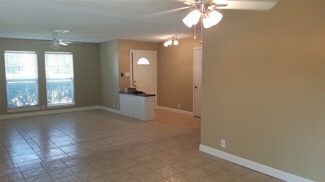 Building Photo - 11123 Hazelhurst Dr