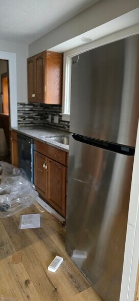 Building Photo - 1420 Thompson Ave