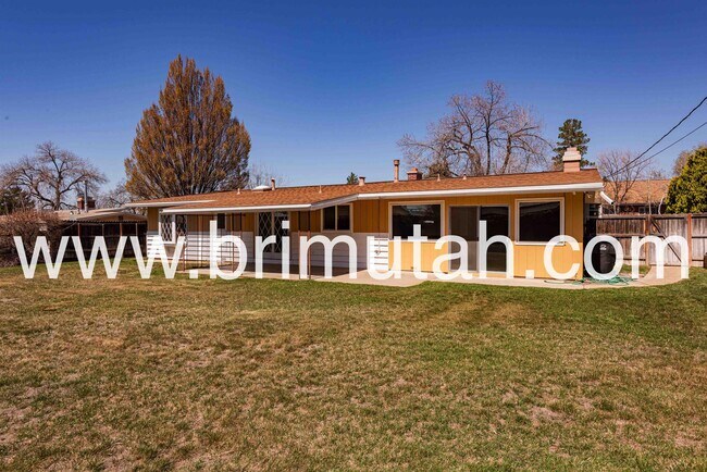 Building Photo - 2630 Lincoln Ln