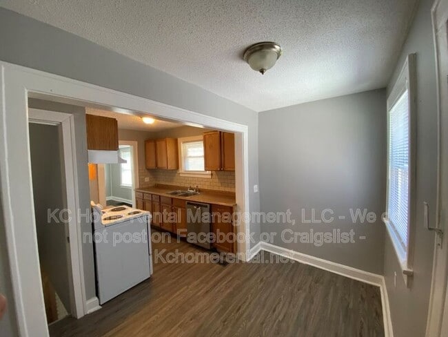 Building Photo - 4144 College Ave
