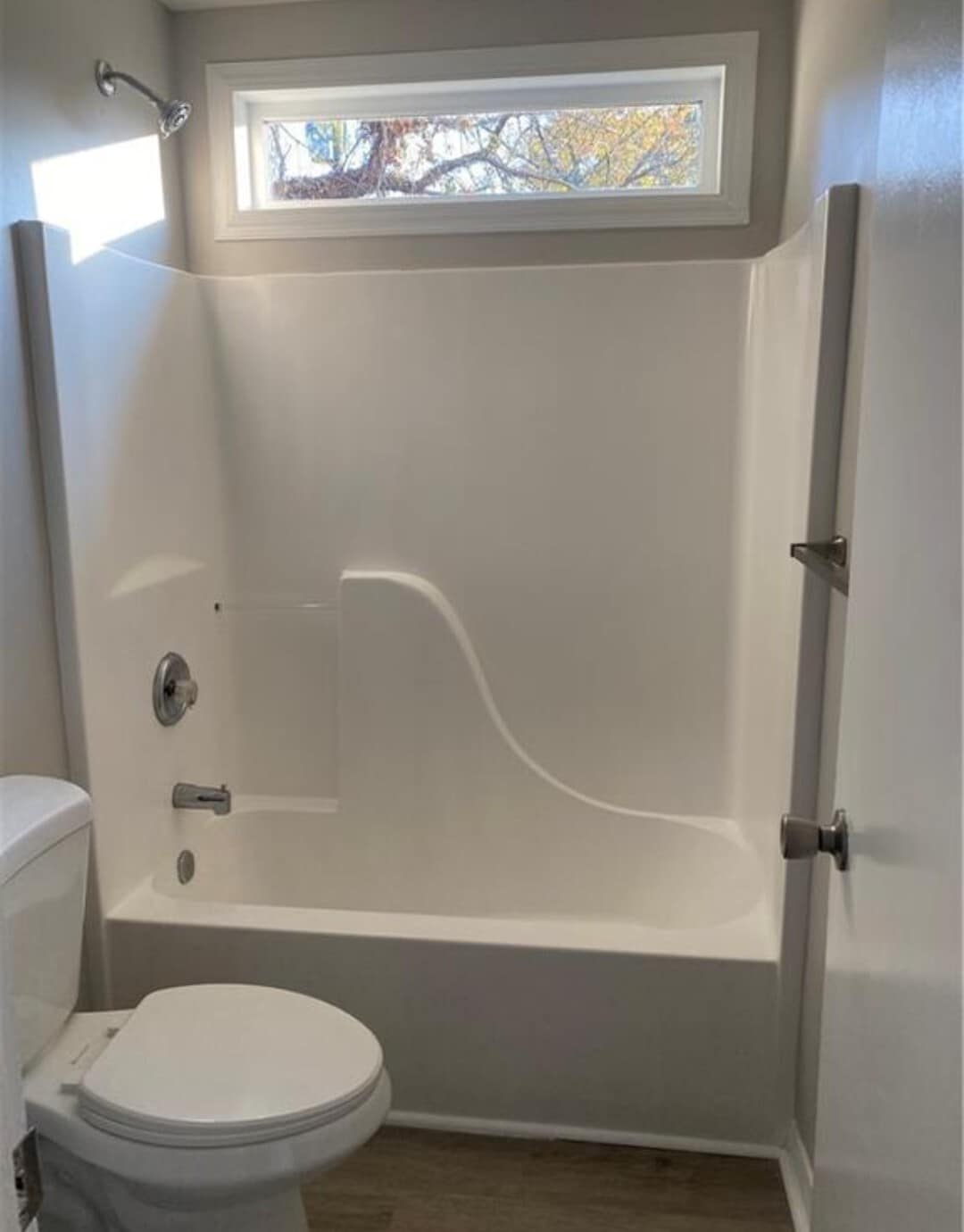 1st floor bathroom - 12 Henry St